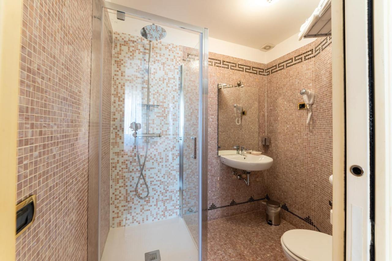 Downtown Luxury B&B - Termini Train Station Rome Bagian luar foto